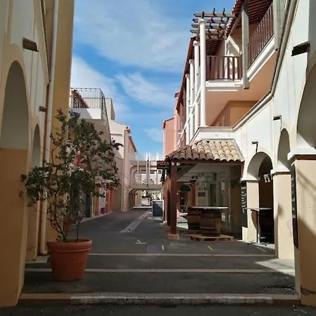 Complexe Cap Esterel Village ,vue Avec Parking *