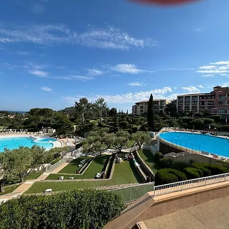 Complexe Cap Esterel Village ,vue Avec Parking Daire Saint-Raphaël