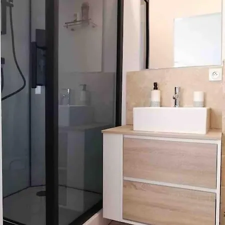 Complexe Cap Esterel Village ,vue Avec Parking Saint-Raphaël